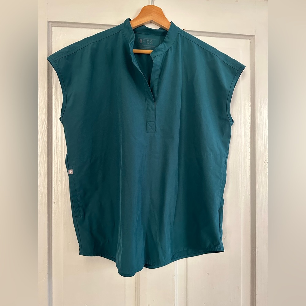 COPY - Figs Scrub Top - Caribbean Blue